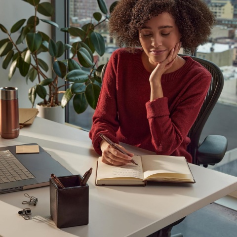 Długopis Parker IM Professionals Monochrome Burgundy pudełko Premium etui skóra naturalna