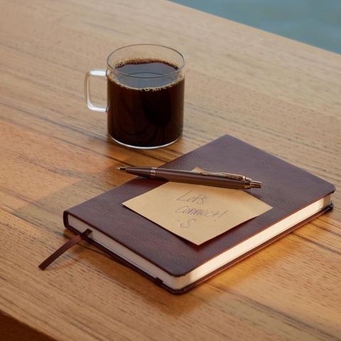 Długopis Parker IM Professionals Monochrome Burgundy pudełko Premium etui skóra naturalna