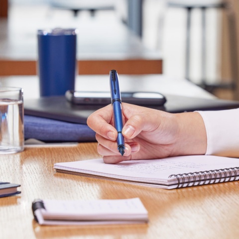 Pióro wieczne Parker IM Monochrome Blue Niebieski etui Premium skóra naturalna