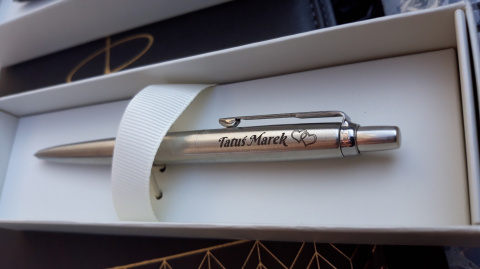 Zestaw długopis Parker Jotter Stal GT 23k złoto z tabliczką na Komunię Świętą Zestaw długopis Parker Jotter Stal GT 23k złoto z tabliczką na Komunię Świętą