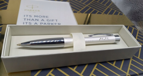 Pióro wieczne Parker Urban Premium Perłowy z tłoczkiem Pióro wieczne Parker Urban Premium Perłowy z tłoczkiem